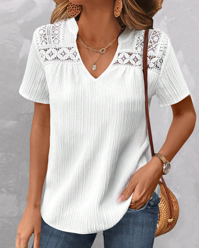 Bobbie - Schickes T-Shirt mit V-Ausschnitt und Spitzendetail: Alltägliche Eleganz für Frühling und Herbst
