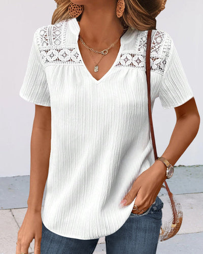 Bobbie - Schickes T-Shirt mit V-Ausschnitt und Spitzendetail: Alltägliche Eleganz für Frühling und Herbst