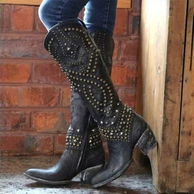 Nikki - Hohe Stiefel Mit Metallnieten Und Kobigem Absatz