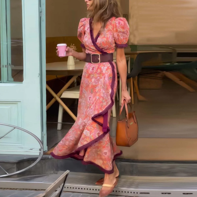 Elegantes pinkes Maxikleid mit kurzen Ärmeln
