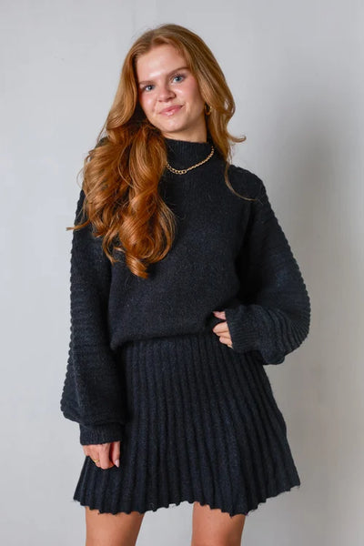 Anelia | Eleganter plissierter pullover und rock aus wildleder
