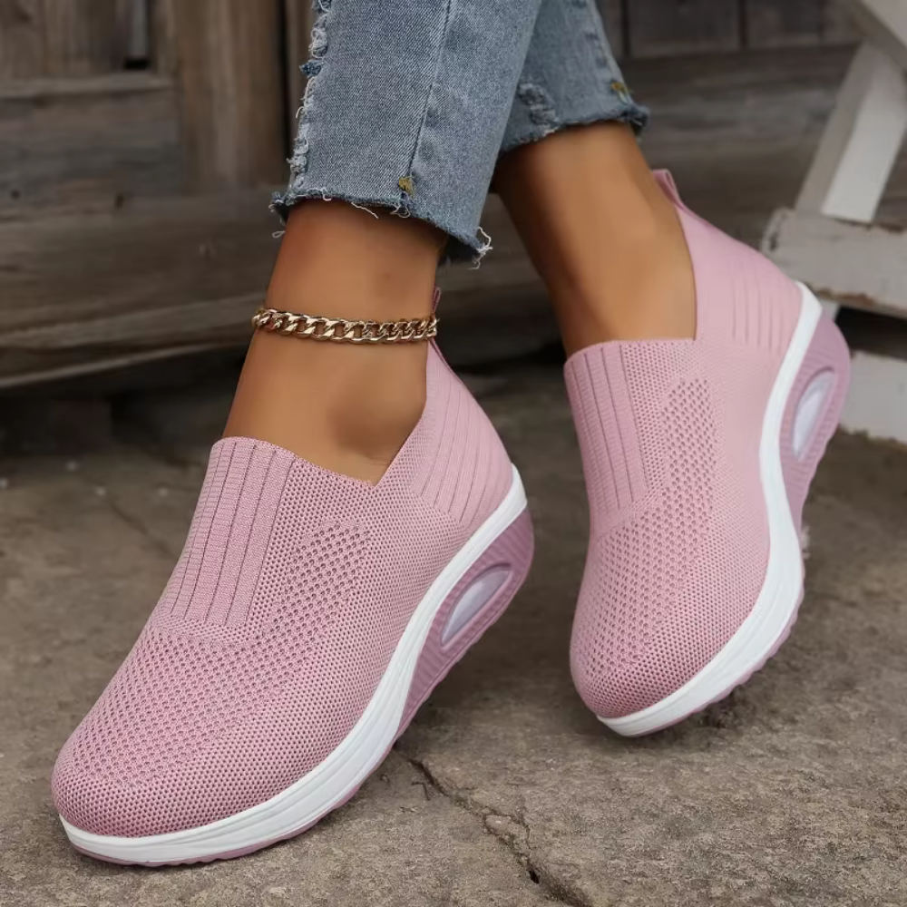 LIVIA | Beigefarbene Keilsneaker – Femininer Komfort trifft Eleganz
