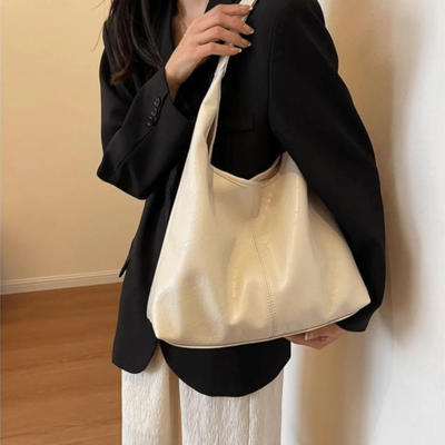 LYA - Minimalistische Schultertasche – Understatement trifft Stil