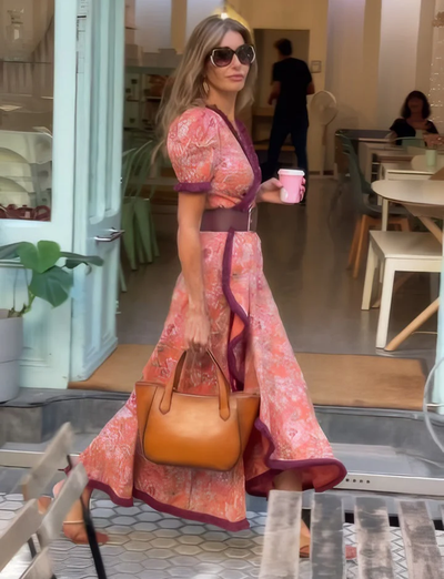 Elegantes pinkes Maxikleid mit kurzen Ärmeln