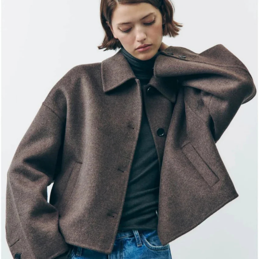 NOHEE - Oversized Kurzjacke in Dunkelbraun – Minimal Chic für die kalte Saison