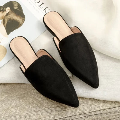 Doreen - Elegante Wildleder-Mules mit spitzer Zehenpartie