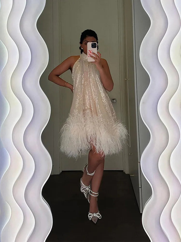 Abeni | Elegantes weißes Minikleid mit Pailletten und Federbesatz