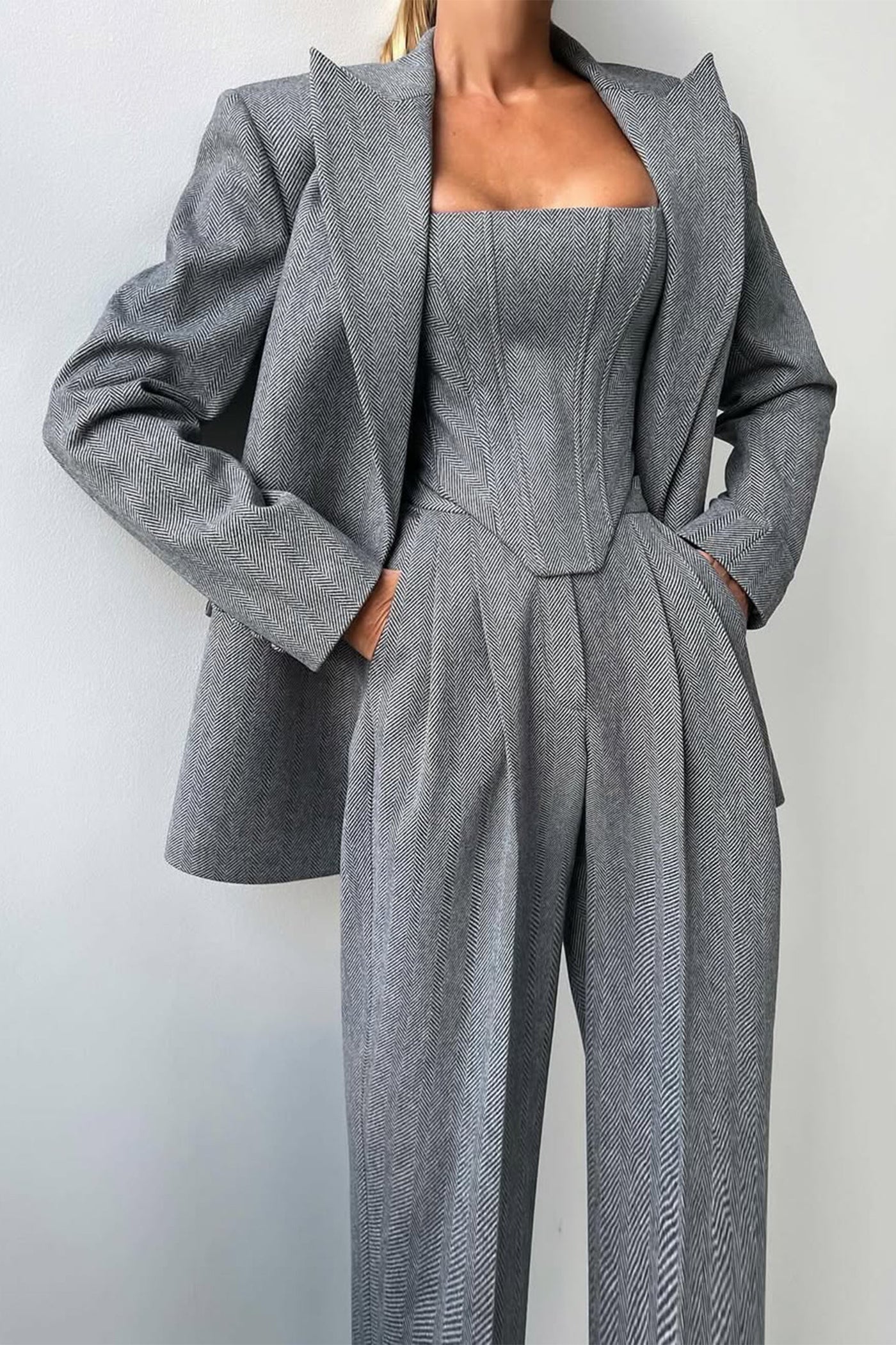 Margaret - Elegantes dreiteiliges zeremonielles Kostüm für Frauen Ensemble