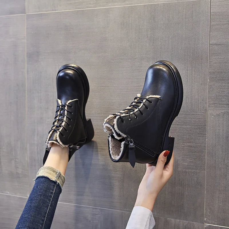 Valentina | Lederstiefel mit runder Spitze und Plüschfutter für Motorräder