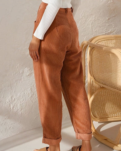 Mocarra | Cordhose mit hohem Bund und Faltenwurf